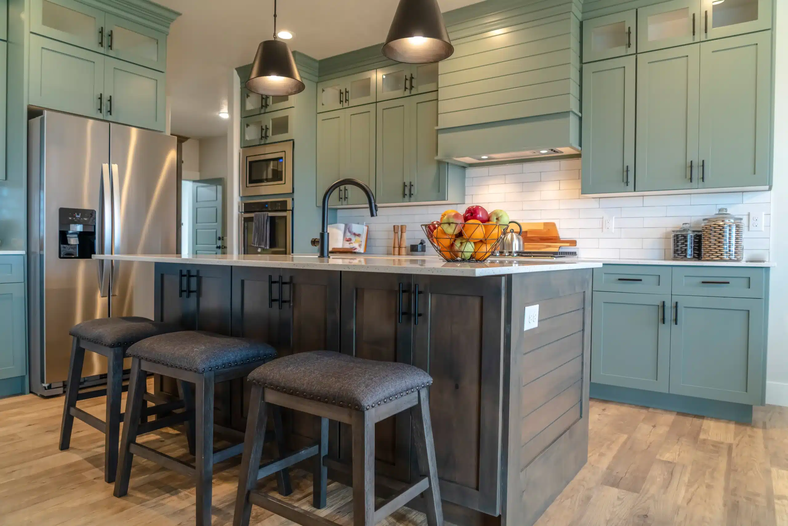 10 Tips for Choosing the Right Cabinet Color Layton UT